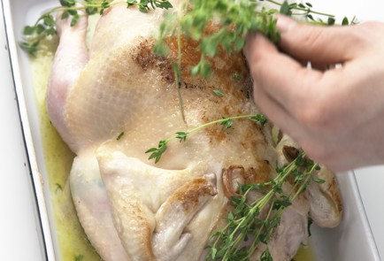 Фото шага рецепта Курица с зеленым маслом и лимоном 68918 шаг 7  