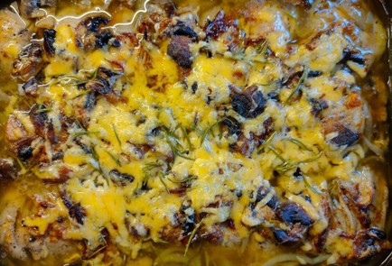 Фото шага рецепта Тушеная курица с грибами и сыром 174534 шаг 16  