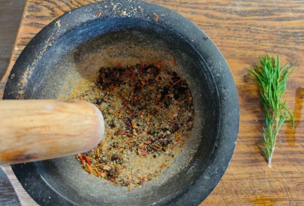 Фото шага рецепта Тушеная курица с грибами и сыром 174534 шаг 8  