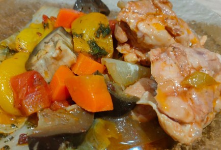 Фото шага рецепта Курица тушеная с овощами 188008 шаг 22