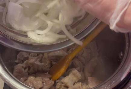 Фото шага рецепта Курица тушенная  с овощами 151135 шаг 3  