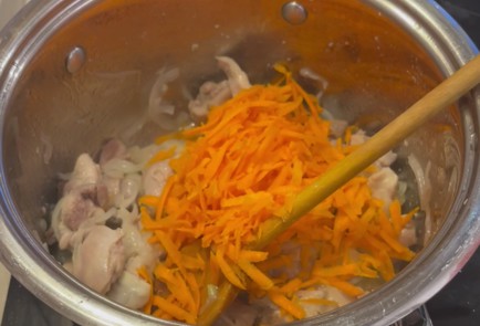 Фото шага рецепта Курица тушенная  с овощами 151135 шаг 5  