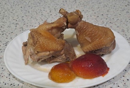 Фото шага рецепта Курица тушенная со сливами и виноградом 189970 шаг 12