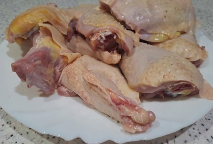 Фото шага рецепта Курица тушенная со сливами и виноградом 189970 шаг 2