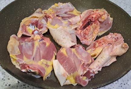 Фото шага рецепта Курица тушенная со сливами и виноградом 189970 шаг 3