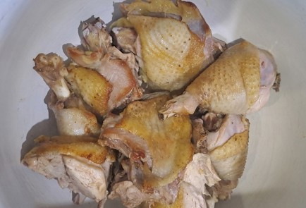 Фото шага рецепта Курица тушенная со сливами и виноградом 189970 шаг 5