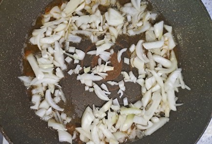 Фото шага рецепта Курица тушенная со сливами и виноградом 189970 шаг 6