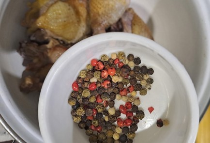 Фото шага рецепта Курица тушенная со сливами и виноградом 189970 шаг 7