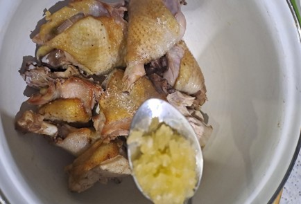 Фото шага рецепта Курица тушенная со сливами и виноградом 189970 шаг 8