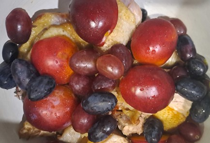 Фото шага рецепта Курица тушенная со сливами и виноградом 189970 шаг 9