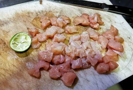 Фото шага рецепта Курица тушенная в кокосовом молоке с лаймом и чесноком 151212 шаг 12