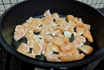 Фото шага рецепта Курица тушенная в кокосовом молоке с лаймом и чесноком 151212 шаг 13