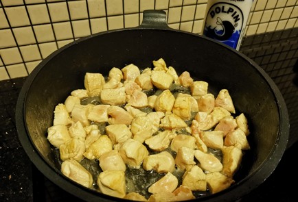 Фото шага рецепта Курица тушенная в кокосовом молоке с лаймом и чесноком 151212 шаг 14