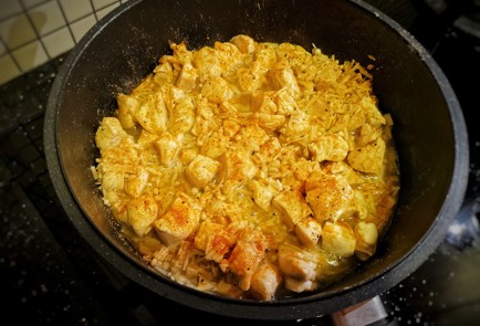 Фото шага рецепта Курица тушенная в кокосовом молоке с лаймом и чесноком 151212 шаг 17