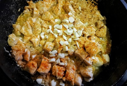 Фото шага рецепта Курица тушенная в кокосовом молоке с лаймом и чесноком 151212 шаг 18