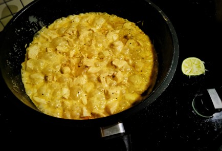 Фото шага рецепта Курица тушенная в кокосовом молоке с лаймом и чесноком 151212 шаг 21