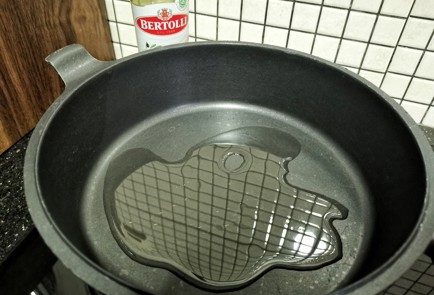 Фото шага рецепта Курица тушенная в кокосовом молоке с лаймом и чесноком 151212 шаг 9