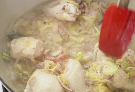 Фото шага рецепта Курица в белом вине в тайском стиле 19296 шаг 4  