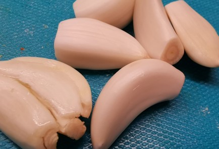 Фото шага рецепта Курица в духовке на Новый год 175401 шаг 3  