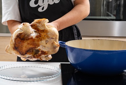 Фото шага рецепта Курица в молоке с чесноком по рецепту Джейми Оливера 175371 шаг 7  