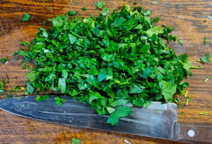 Фото шага рецепта Курица в сливочночесночном соусе с зеленью как шкмерули 175589 шаг 6  