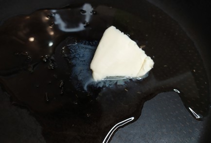 Фото шага рецепта Курица в сливочном соусе 188847 шаг 2