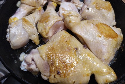 Фото шага рецепта Курица в сливочном соусе 188847 шаг 5