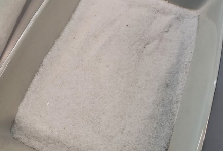 Фото шага рецепта Курица в специях на солевой подложке 152581 шаг 1  