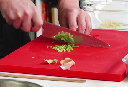 Фото шага рецепта Курица во фритюре пояпонски 151829 шаг 3  