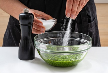 Фото шага рецепта Курица запеченная с песто 29857 шаг 3  