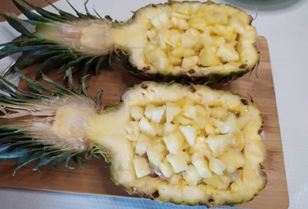 Фото шага рецепта Курица запеченная в ананасе с сыром 188346 шаг 11  