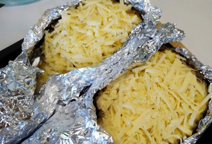 Фото шага рецепта Курица запеченная в ананасе с сыром 188346 шаг 12  