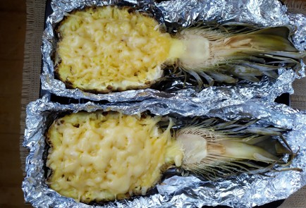 Фото шага рецепта Курица запеченная в ананасе с сыром 188346 шаг 13  