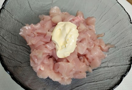 Фото шага рецепта Курица запеченная в ананасе с сыром 188346 шаг 2  