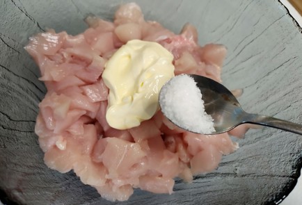 Фото шага рецепта Курица запеченная в ананасе с сыром 188346 шаг 3  