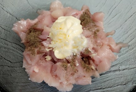 Фото шага рецепта Курица запеченная в ананасе с сыром 188346 шаг 5  