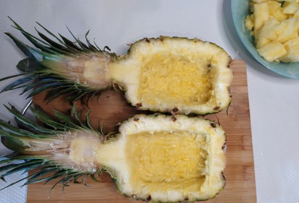 Фото шага рецепта Курица запеченная в ананасе с сыром 188346 шаг 9  