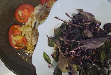 Фото шага рецепта Куриная грудка на сковороде с базиликом 189972 шаг 9  