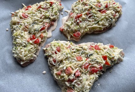 Фото шага рецепта Куриная грудка под овощной шубой 174125 шаг 13  