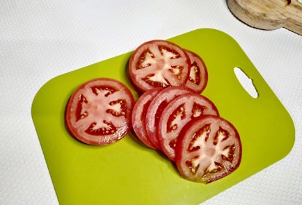 Фото шага рецепта Куриная грудка с помидорами и сыром 187842 шаг 10  