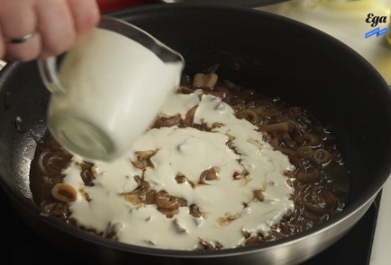 Фото шага рецепта Куриная грудка со сморчками и сливочнохересным соусом 125230 шаг 2  