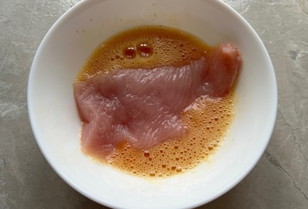 Фото шага рецепта Куриная грудка в картофеле 174813 шаг 6