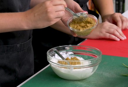 Фото шага рецепта Куриная грудка в микроволновой печи 151340 шаг 2  