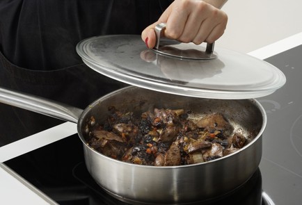 Фото шага рецепта Куриная печень с черносливом 152848 шаг 10  