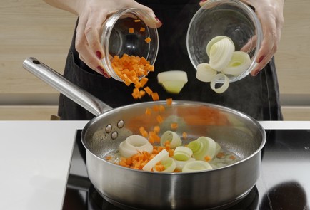 Фото шага рецепта Куриная печень с черносливом 152848 шаг 5  