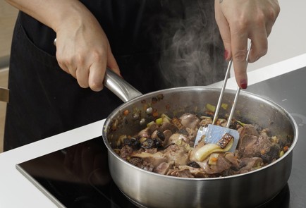 Фото шага рецепта Куриная печень с черносливом 152848 шаг 8  