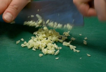 Фото шага рецепта Куриная печень с луком на сковороде 140707 шаг 5  