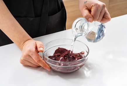 Фото шага рецепта Куриная печень с помидорами 175899 шаг 2  