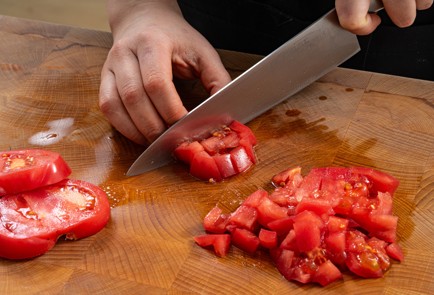 Фото шага рецепта Куриная печень с помидорами 175899 шаг 4  