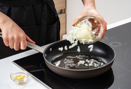 Фото шага рецепта Куриная печень с помидорами 175899 шаг 6  